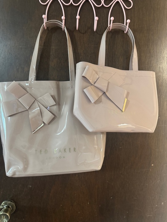 Ted Baker Handbags - Ted Baker Cream Patent Tote with Decorative Bow (2-Pieces/Large & Small)
